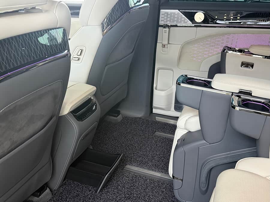 Zeekr 009 2024 6-Seater Executive 4WD 108kWh - zdjęcie 5