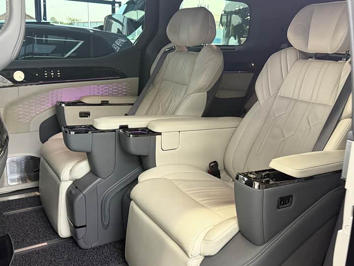 Zeekr 009 2024 6-Seater Executive 4WD 108kWh - zdjęcie 9