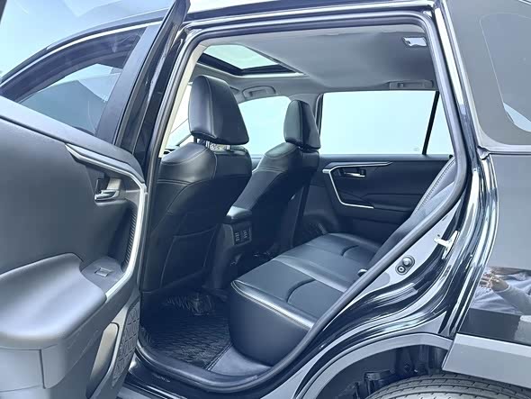 2022 RAV4 2.0L CVT 2WD Fashion - zdjęcie 14