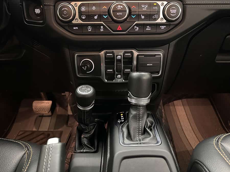 2024 Jeep Wrangler 2.0T Sahara 4-Door - zdjęcie 11