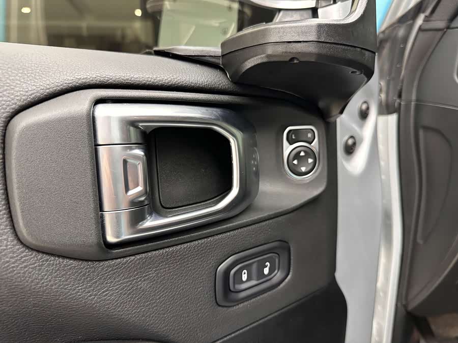 2024 Jeep Wrangler 2.0T Sahara 4-Door - zdjęcie 15