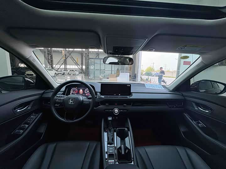 2025 Elegant Edition 260TURBO - zdjęcie 14