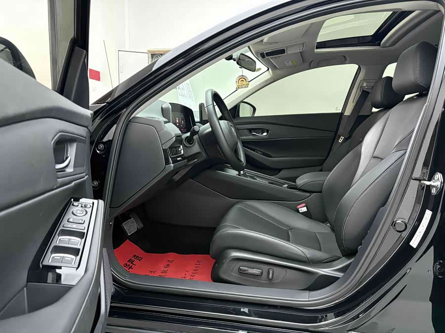 2025 Elegant Edition 260TURBO - zdjęcie 4