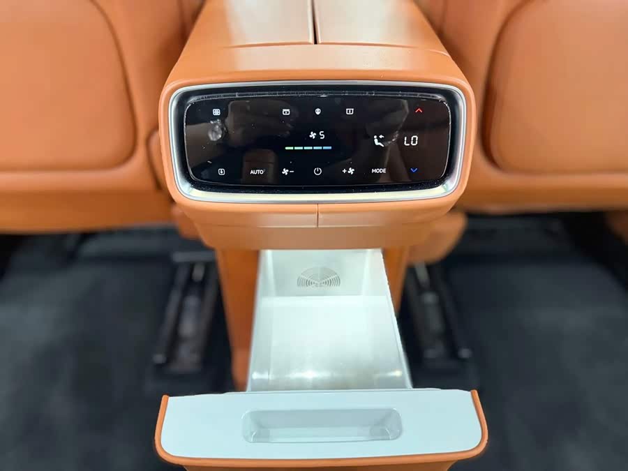 AITO M9 2024 Range Extender Ultra Edition 42kWh 6-Seater - zdjęcie 14