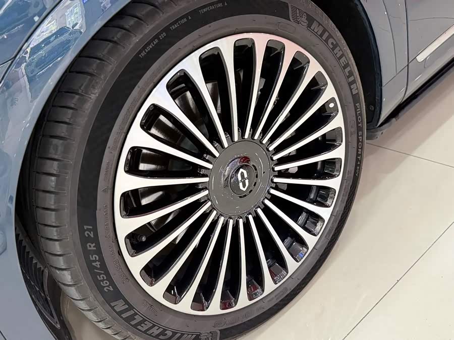 AITO M9 2024 Range Extender Ultra Edition 42kWh 6-Seater - zdjęcie 19