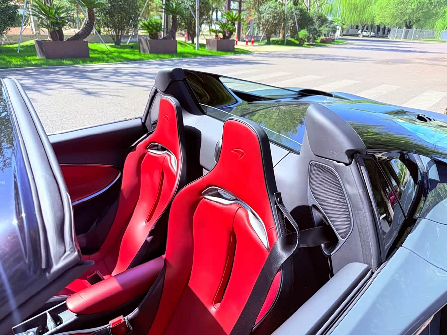 Artura 2025 3.0T Hybrid Spider - zdjęcie 8