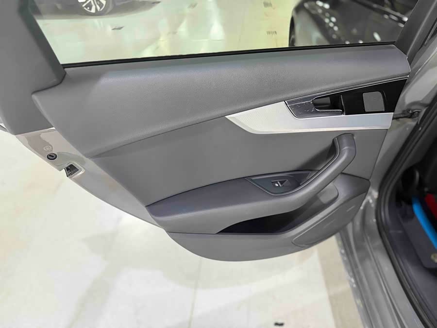 Audi A4 2024 Avant 40 TFSI Fashion Sport - zdjęcie 13