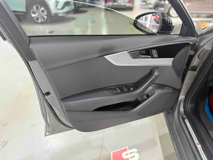 Audi A4 2024 Avant 40 TFSI Fashion Sport - zdjęcie 5