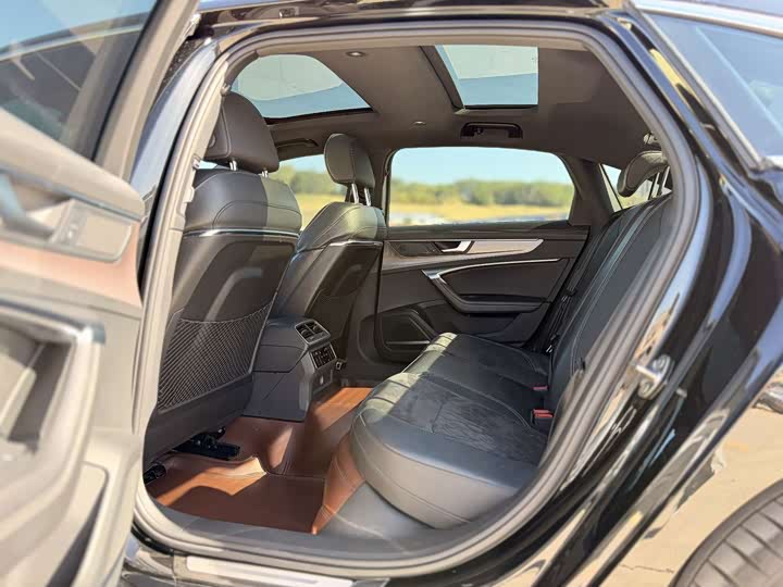 Audi A6L 2022 55 TFSI quattro Luxury - zdjęcie 17