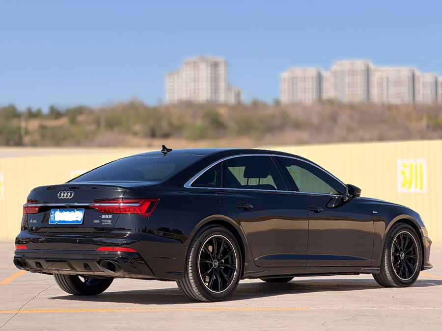 Audi A6L 2022 55 TFSI quattro Luxury - zdjęcie 3