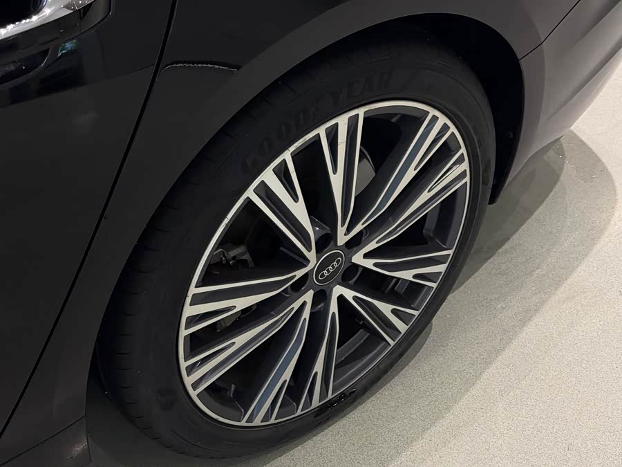 Audi A6L 2023 45 TFSI Premium - zdjęcie 16