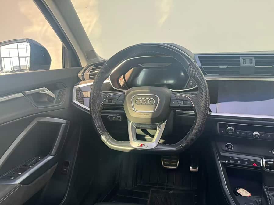 Audi Q3 Sportback 2023 45 TFSI quattro Luxury - zdjęcie 13