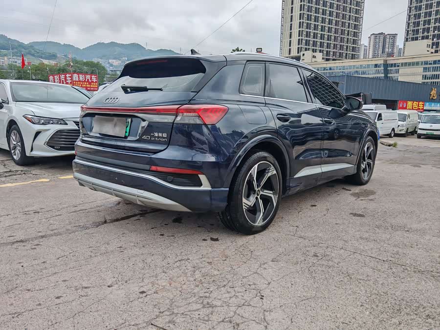 Audi Q4 e-tron 2023 50 e-tron quattro Premium - zdjęcie 9