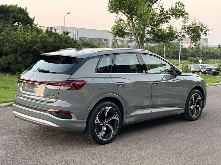 Audi Q4 e-tron 2024 40 e-tron Premium - zdjęcie 13