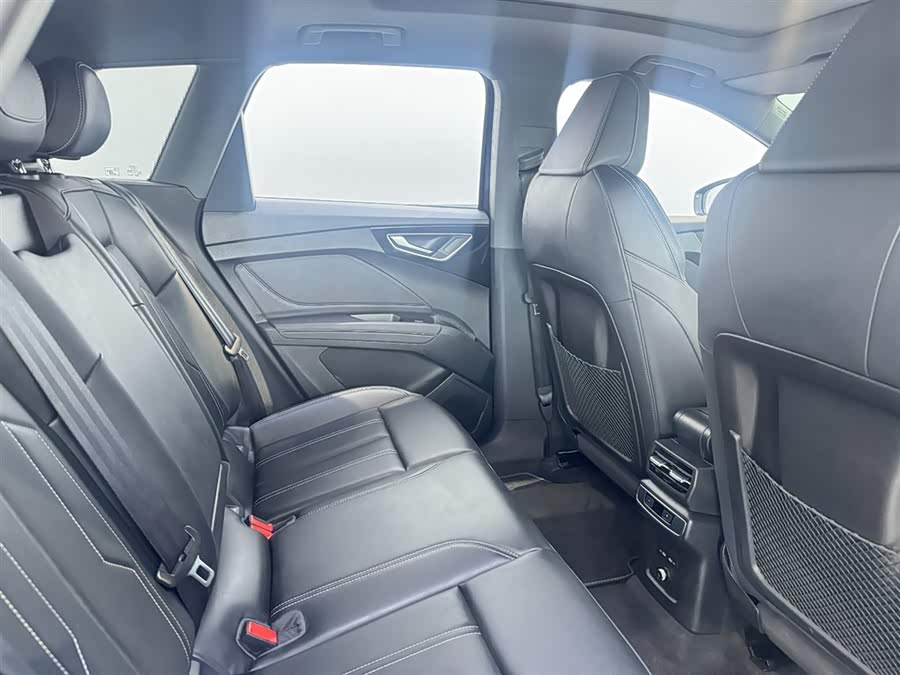 Audi Q4 e-tron 2024 40 e-tron Progress Edition - zdjęcie 8