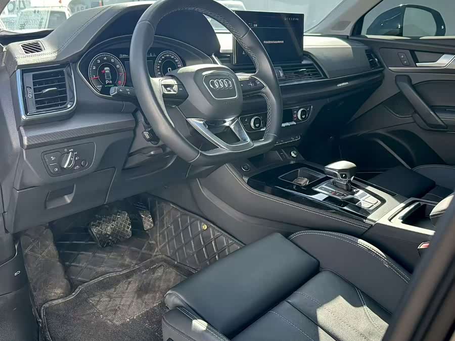 Audi Q5L 2022 45T Luxury Sport - zdjęcie 4