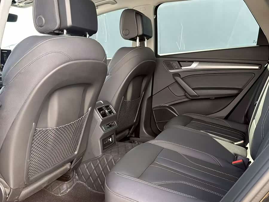 Audi Q5L 2022 45T Luxury Sport - zdjęcie 6