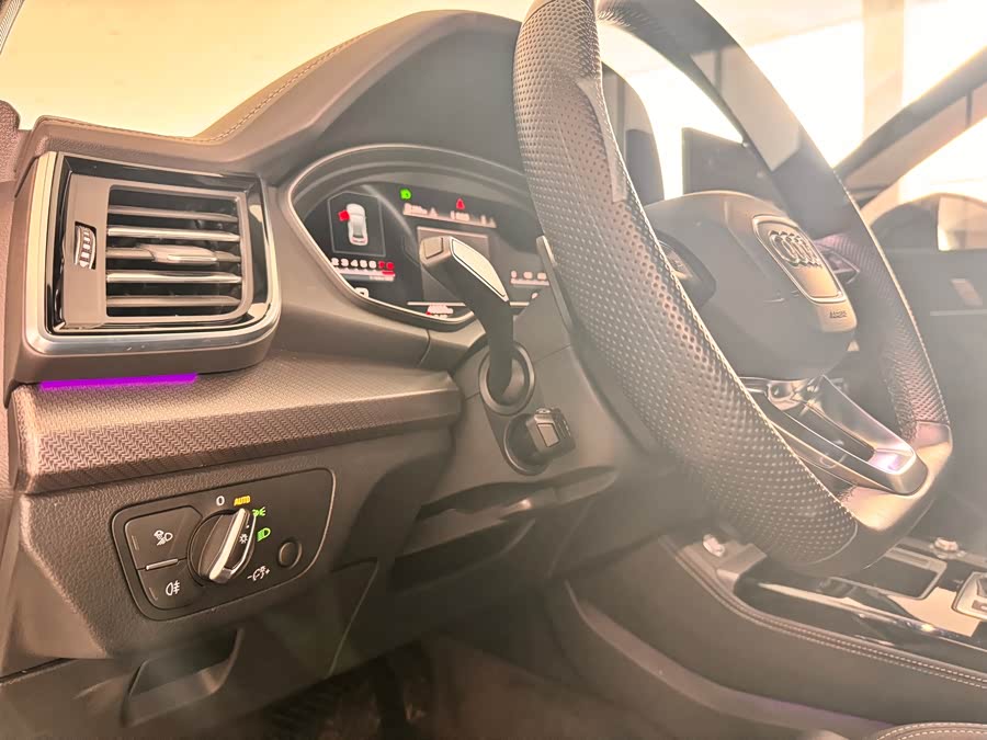 Audi Q5L 2023 45T Luxury Sport - zdjęcie 11