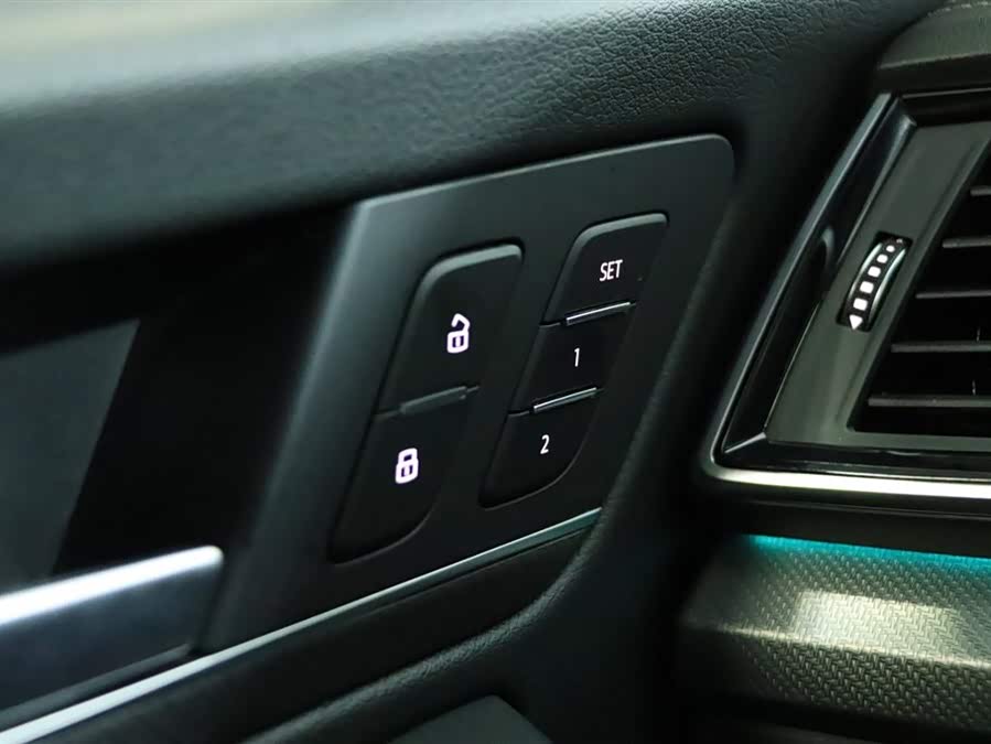 Audi Q5L 2023 45T Luxury Sport - zdjęcie 12
