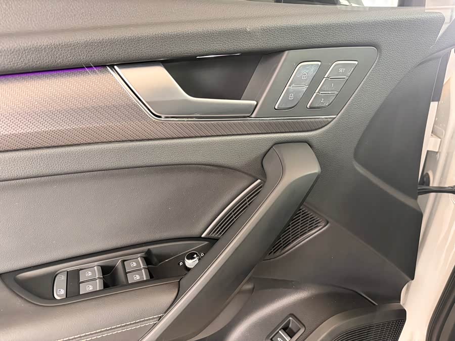 Audi Q5L 2023 45T Luxury Sport - zdjęcie 13