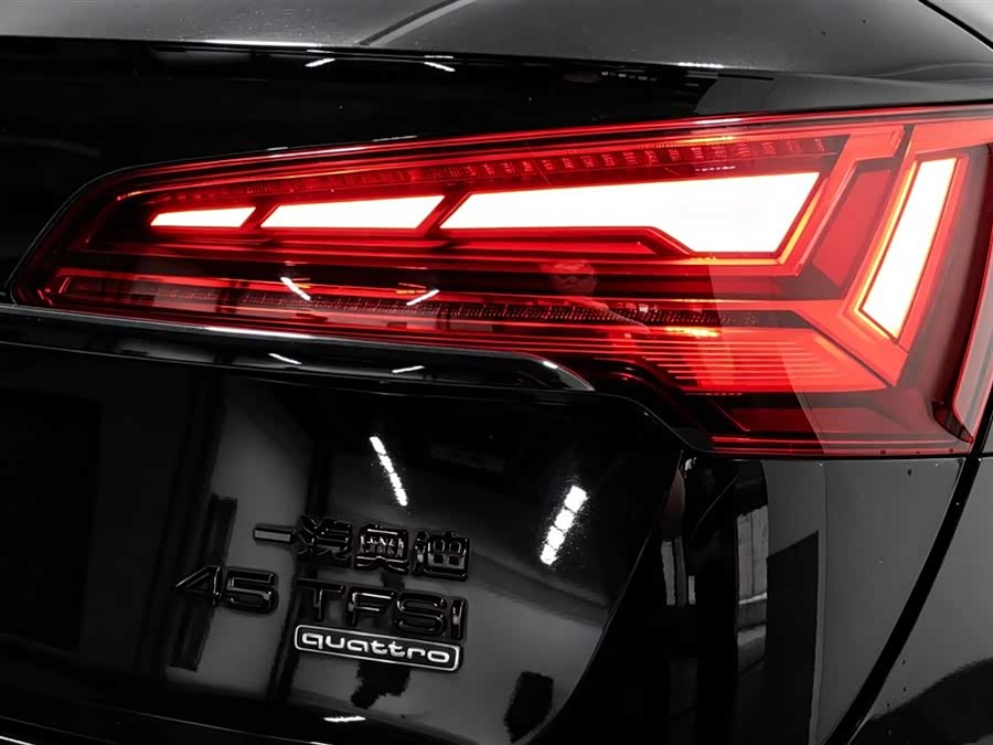 Audi Q5L 2023 45T Luxury Sport - zdjęcie 17