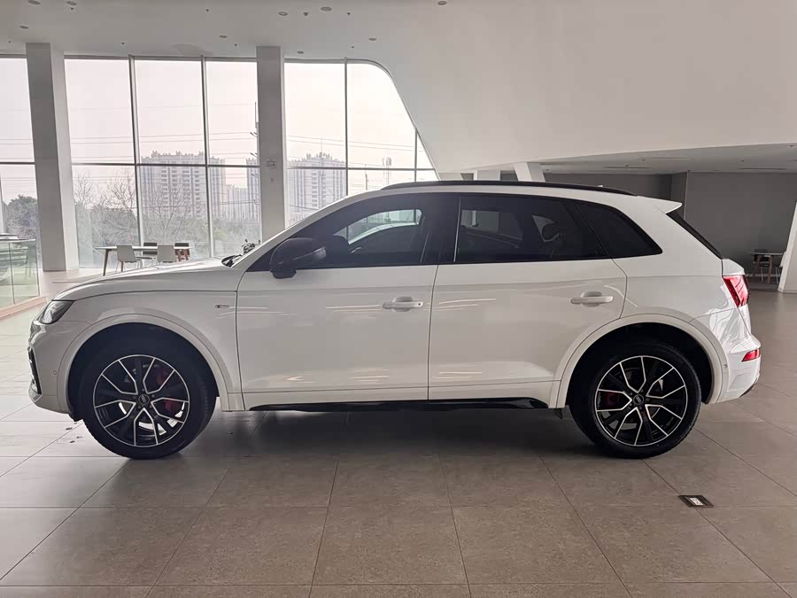 Audi Q5L 2023 45T Luxury Sport - zdjęcie 3