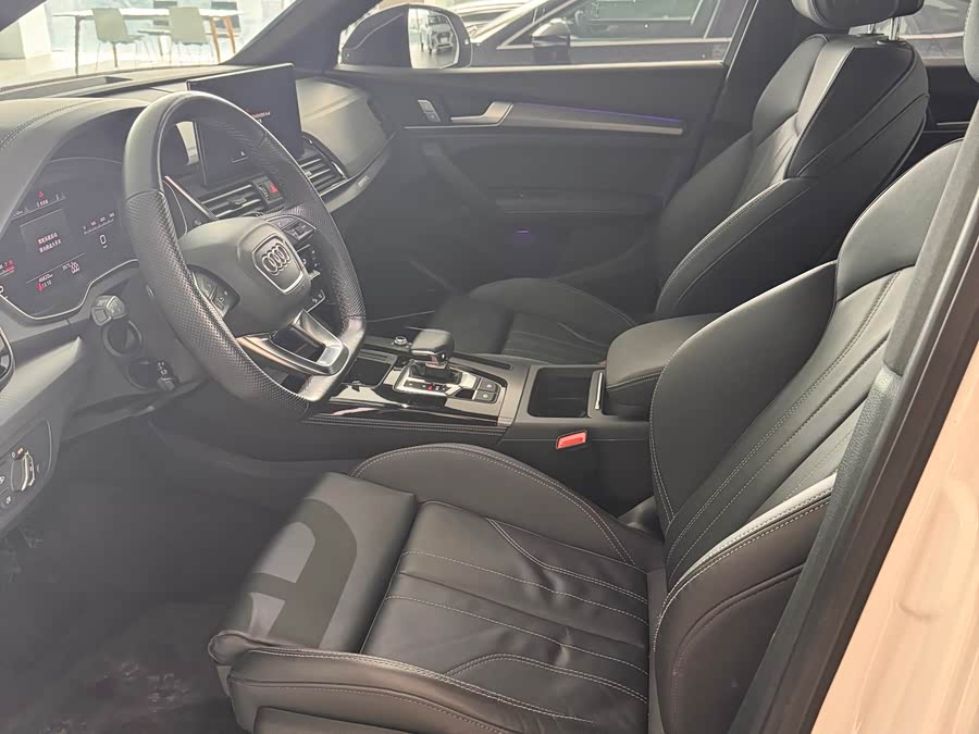 Audi Q5L 2023 45T Luxury Sport - zdjęcie 10