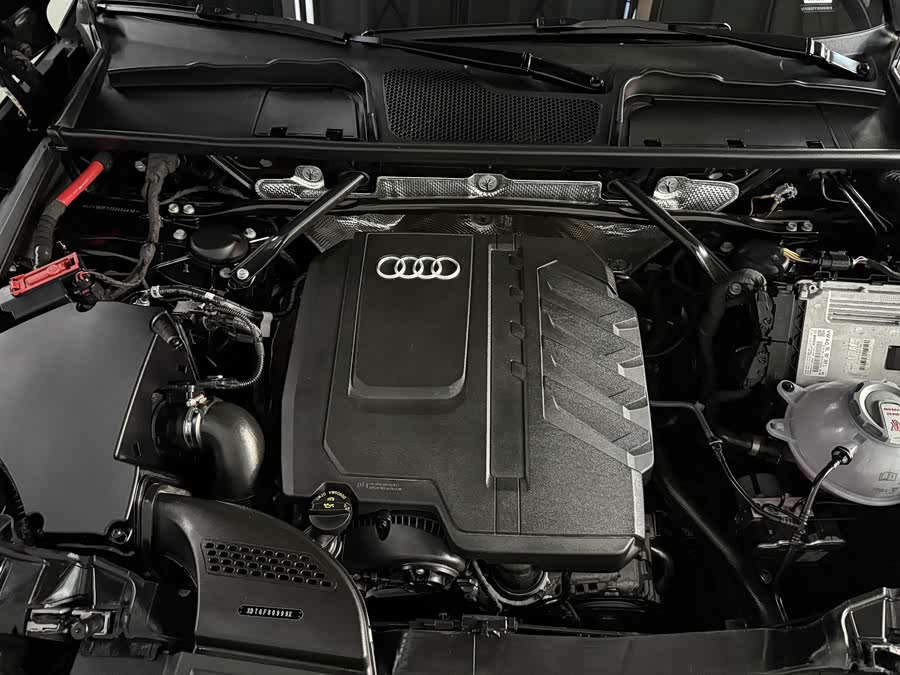 Audi Q5L 2025 40 TFSI Luxury Sport - zdjęcie 5