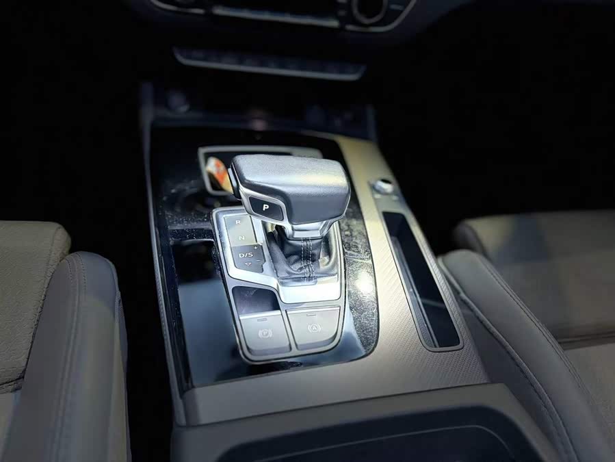 Audi Q5L Sportback 2022 40 TFSI Luxury - zdjęcie 12