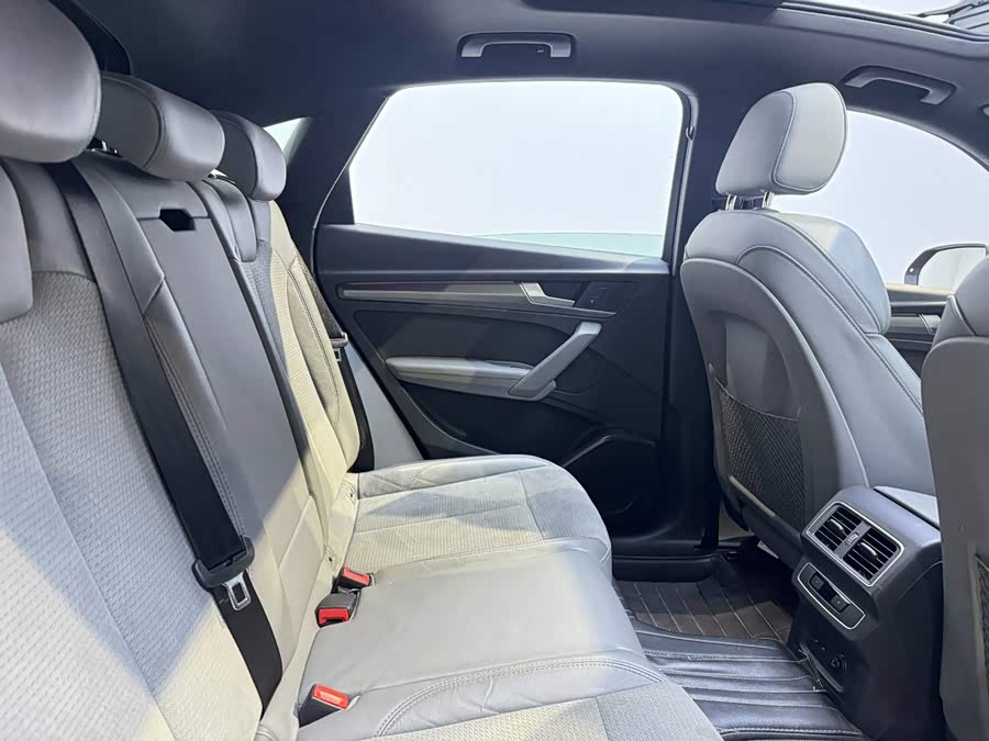 Audi Q5L Sportback 2022 40 TFSI Luxury - zdjęcie 8