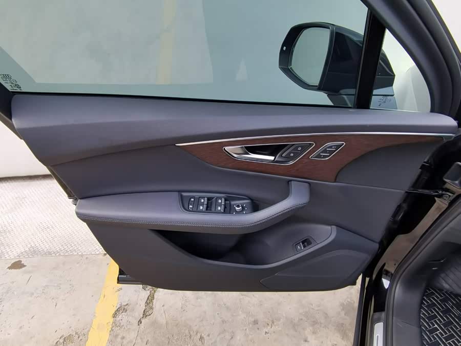 Audi Q7 2023 45 TFSI quattro S line Sport - zdjęcie 12
