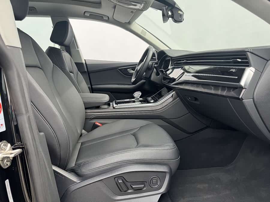 Audi Q8 2024 55 TFSI Luxury Sport - zdjęcie 16