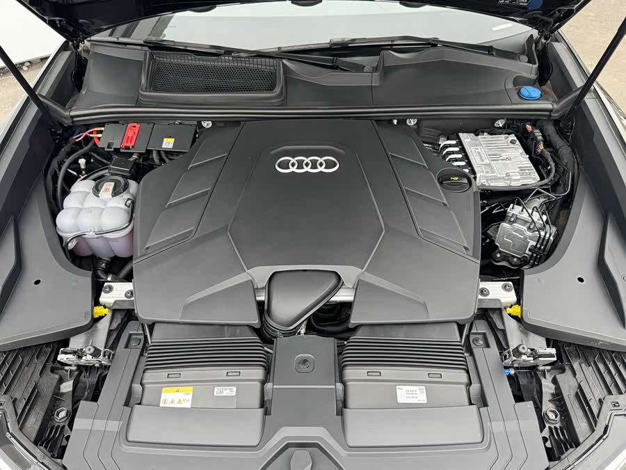 Audi Q8 2024 55 TFSI Luxury Sport - zdjęcie 10