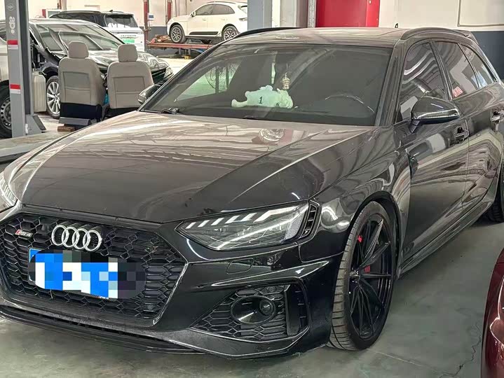 Audi RS4 Avant Black Edition - zdjęcie 2
