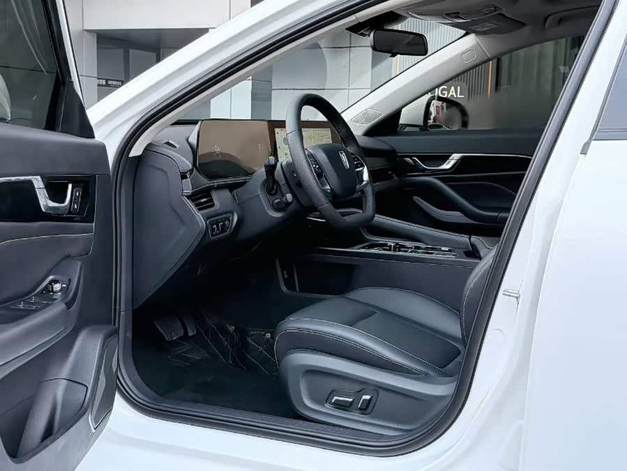 B70 2025 Dragon Edition 1.5T Comfort - zdjęcie 4