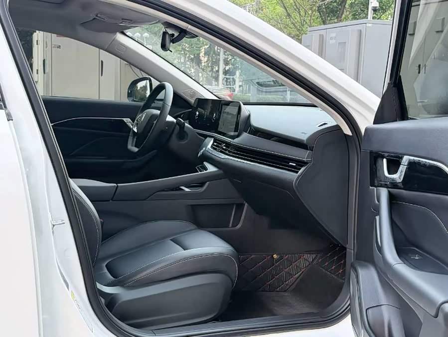 B70 2025 Dragon Edition 1.5T Comfort - zdjęcie 6