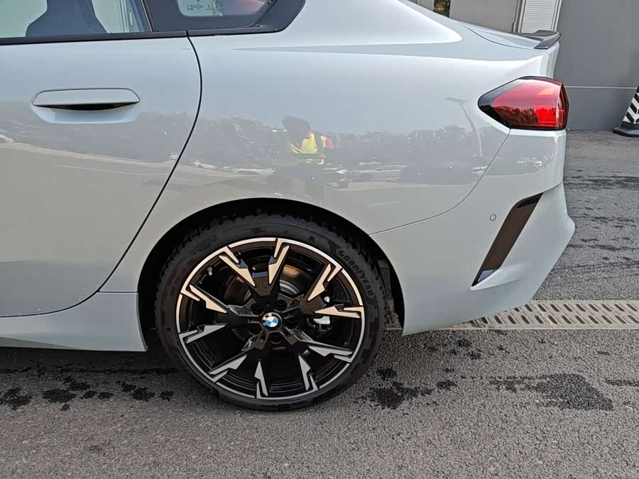 BMW 2 Series 2025 225L M Sport Night Package - zdjęcie 14
