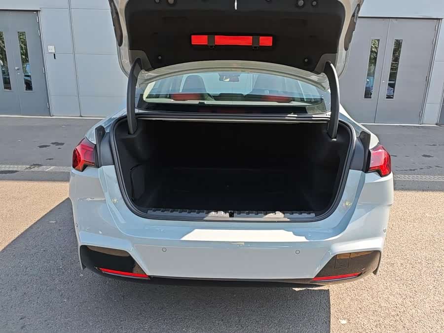 BMW 2 Series 2025 225L M Sport Night Package - zdjęcie 16