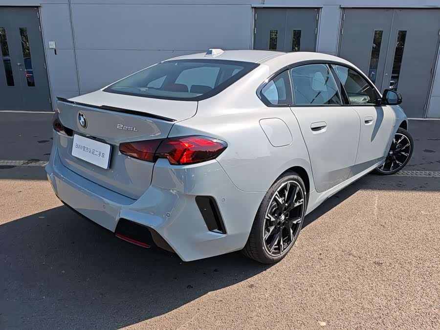 BMW 2 Series 2025 225L M Sport Night Package - zdjęcie 18