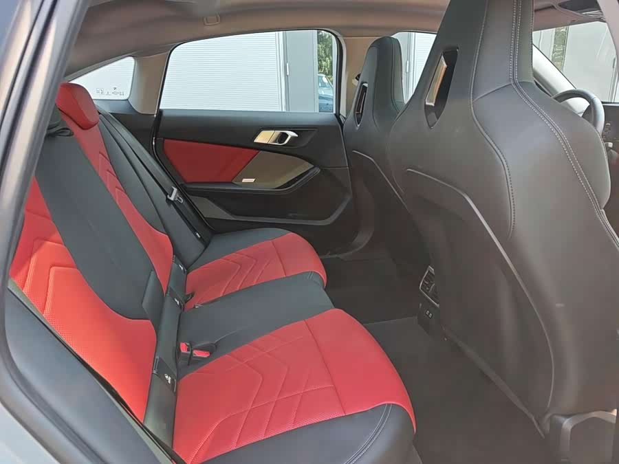 BMW 2 Series 2025 225L M Sport Night Package - zdjęcie 8