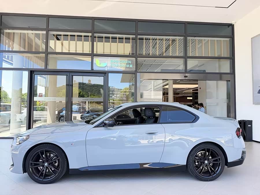 BMW 2 Series (Imported) 2023 225i M Sport Night Package - zdjęcie 2
