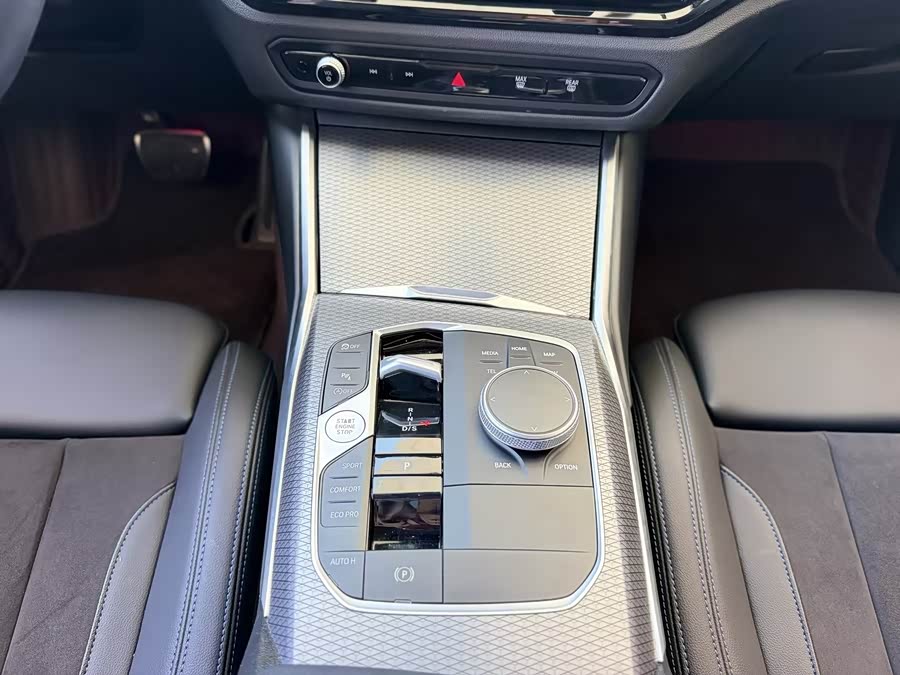 BMW 2 Series (Imported) 2023 225i M Sport Night Package - zdjęcie 12