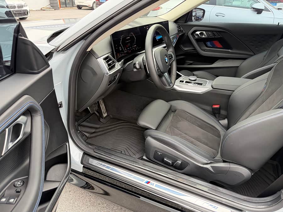 BMW 2 Series (Imported) 2023 225i M Sport Night Package - zdjęcie 14