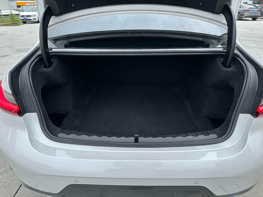 BMW 3 Series 2023 320Li M Sport - zdjęcie 20