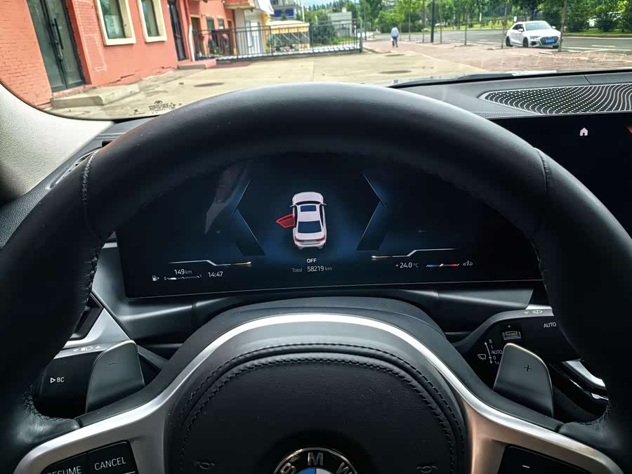 BMW 3 Series 2023 320i M Sport - zdjęcie 13