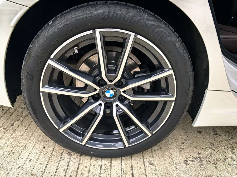 BMW 3 Series 2023 320i M Sport - zdjęcie 17