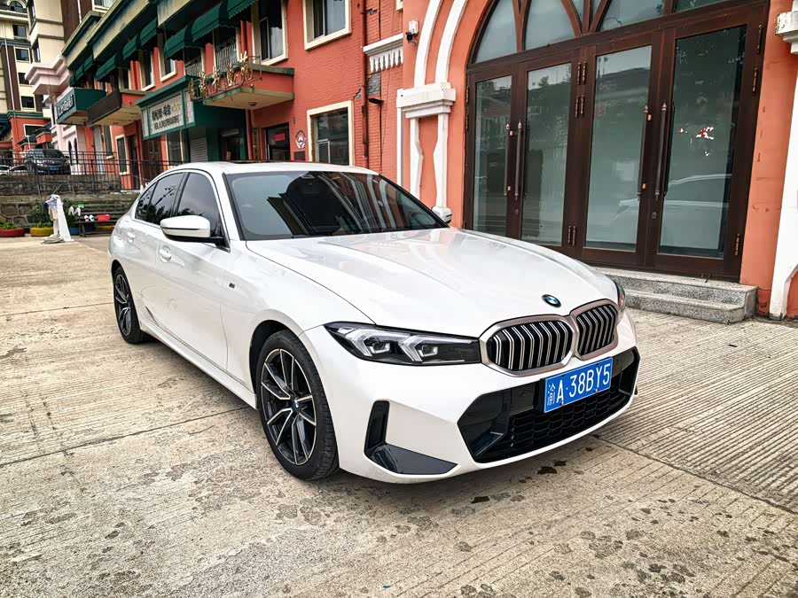 BMW 3 Series 2023 320i M Sport - zdjęcie 3