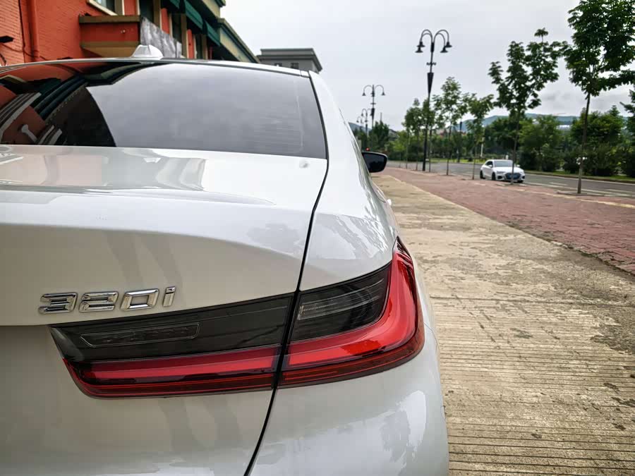 BMW 3 Series 2023 320i M Sport - zdjęcie 9