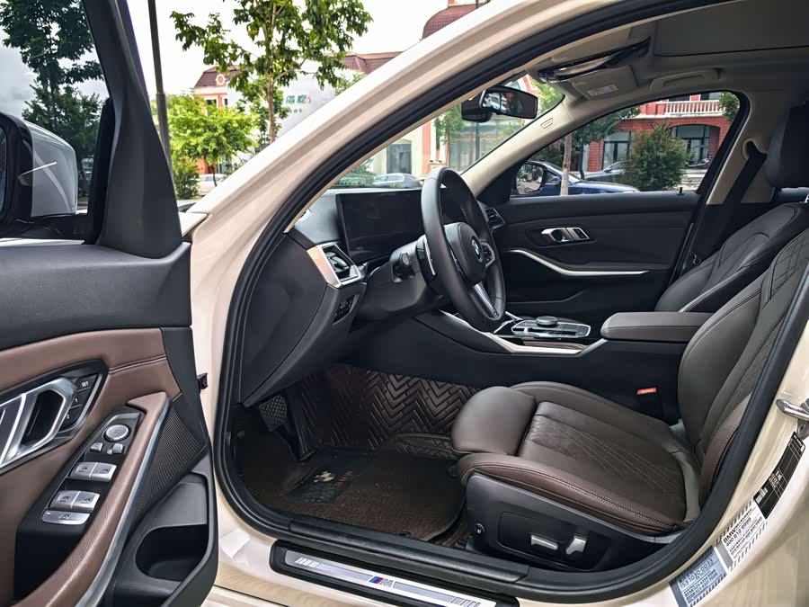 BMW 3 Series 2023 320i M Sport - zdjęcie 10