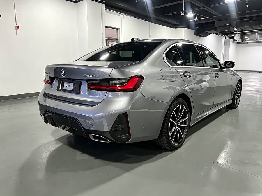 BMW 3 Series 2023 325Li M Sport - zdjęcie 14